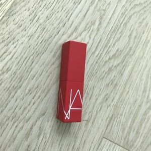 No box (New) - NARS Powermatte Long-Lasting Lipstick Mini in Dragon Girl 132